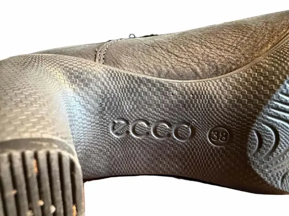 Ecco Black Leather Lace-Up Ankle Booties with Chunky Heel